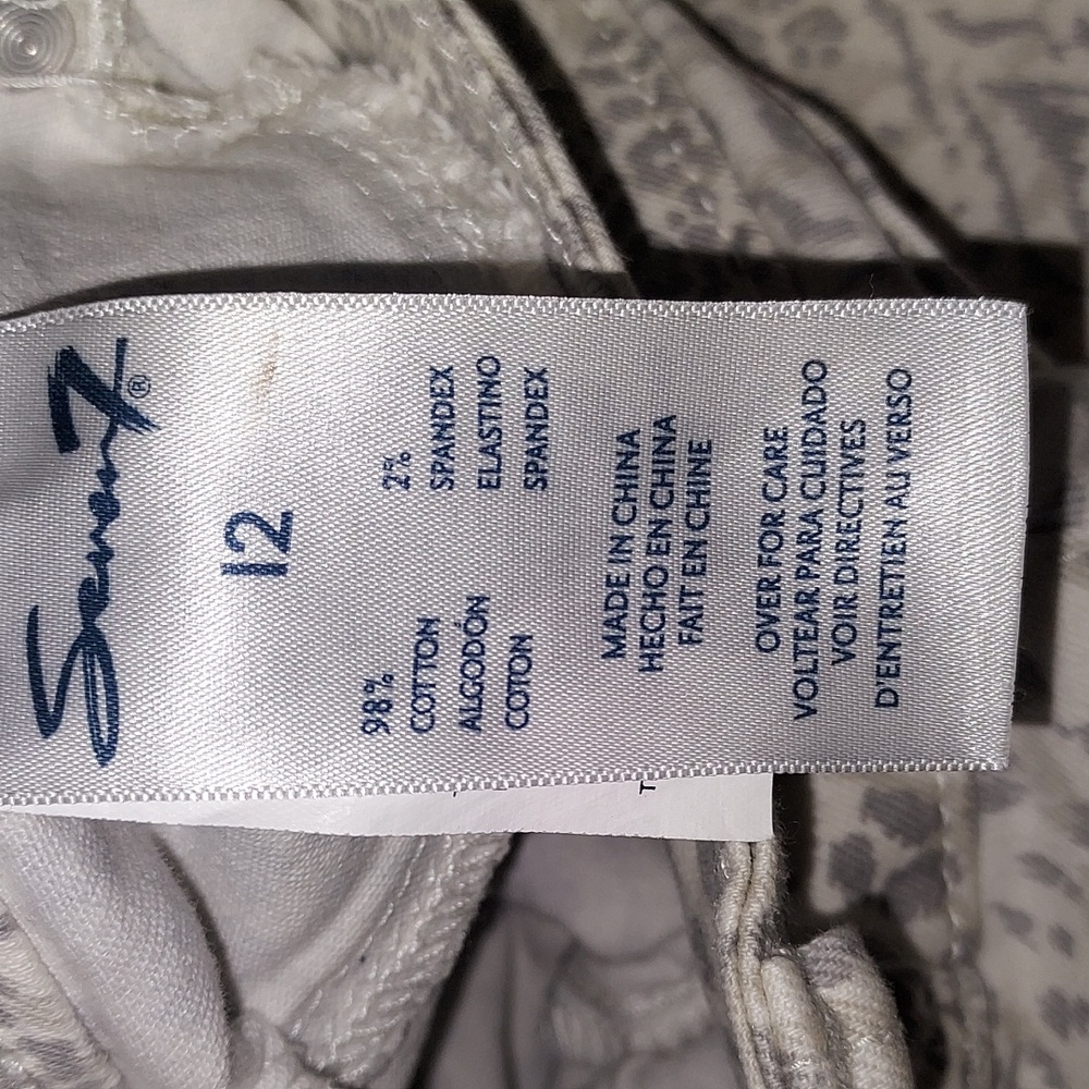Seven7 Jeans - Picture 9 of 9